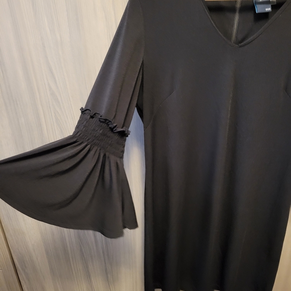 Witchy Black Dress With Bell Sleeves And Choker - Picture 9 of 12